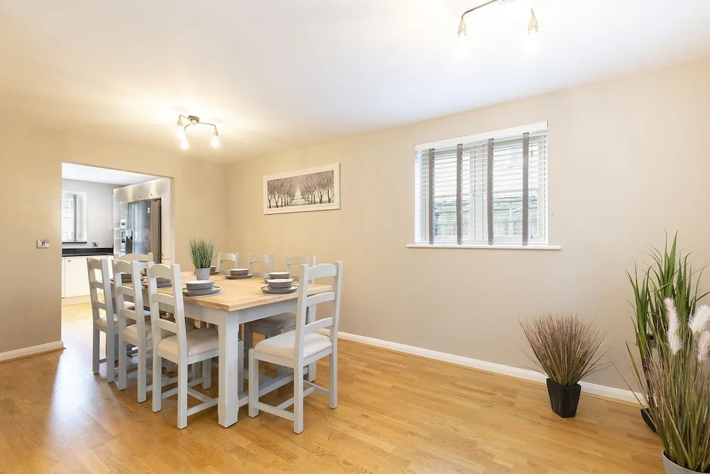 Elliot Oliver Cotswold Style 4 Bed House
