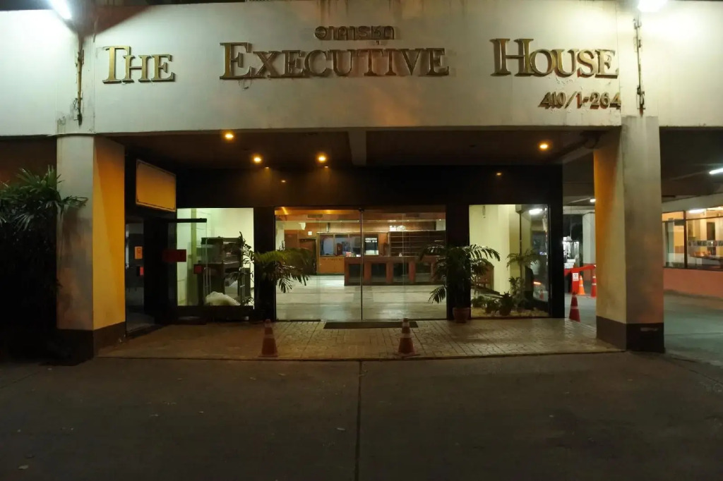 Suriwongse Tower Inn