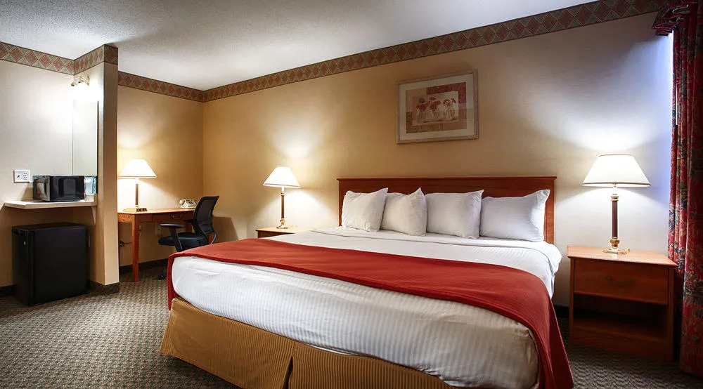 The Falls Inn & Suites / Bigwood Event Center