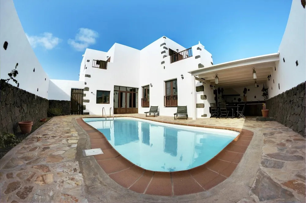 House With 3 Bedrooms in Tinajo, With Wonderful Mountain View, Private