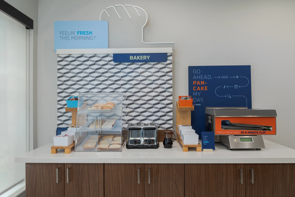Holiday Inn Express & Suites Alexandria by IHG