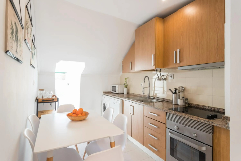 Rato Cozy 3BR w/balcony - by LU Holidays