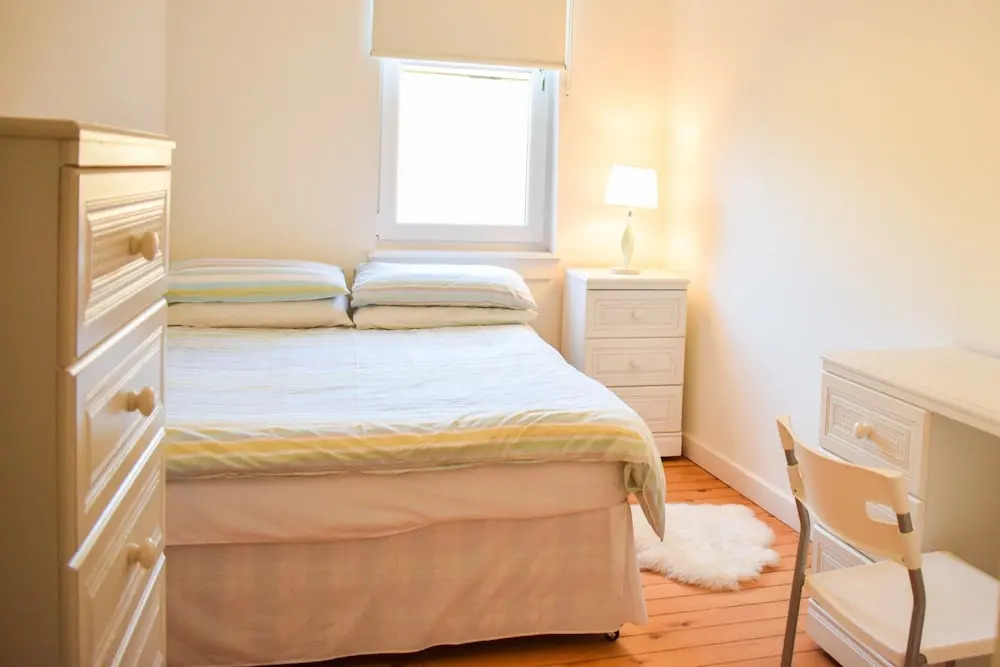Spacious 3 Bedroom Apartment in Edinburgh