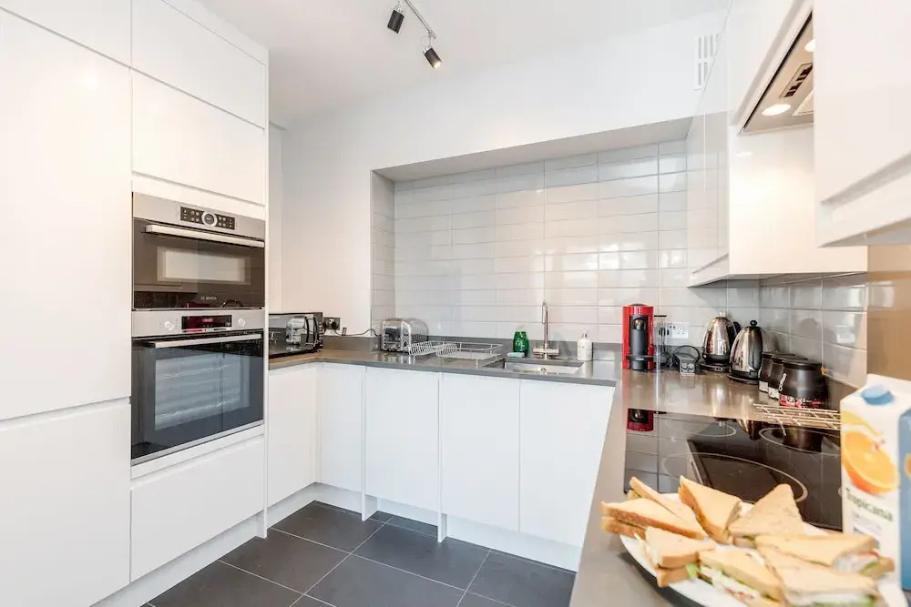Stylish Riverview Apt with Roof Terrace