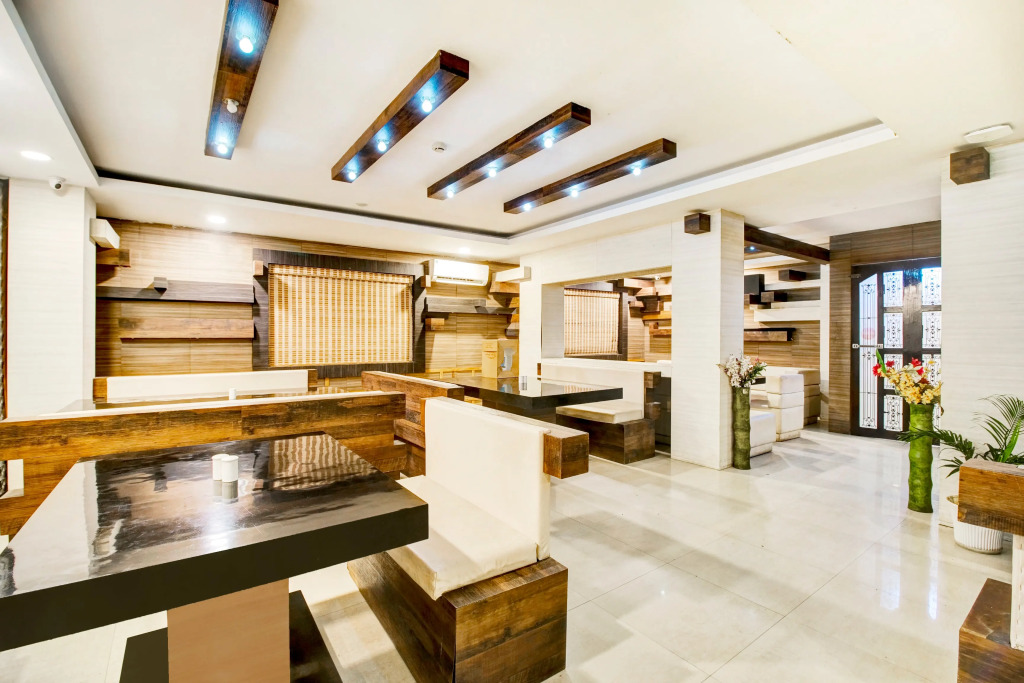 Townhouse Hatigaon Near Medicity Formerly Hotel Grand Majesty