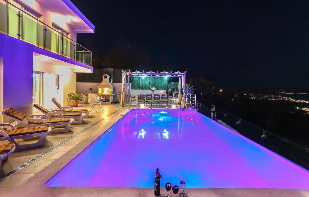 Luxurious Home In Kucine