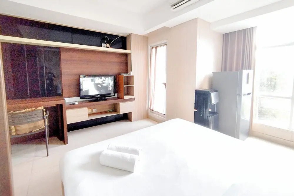Comfy And Classic Studio At Grand Sungkono Lagoon Apartment