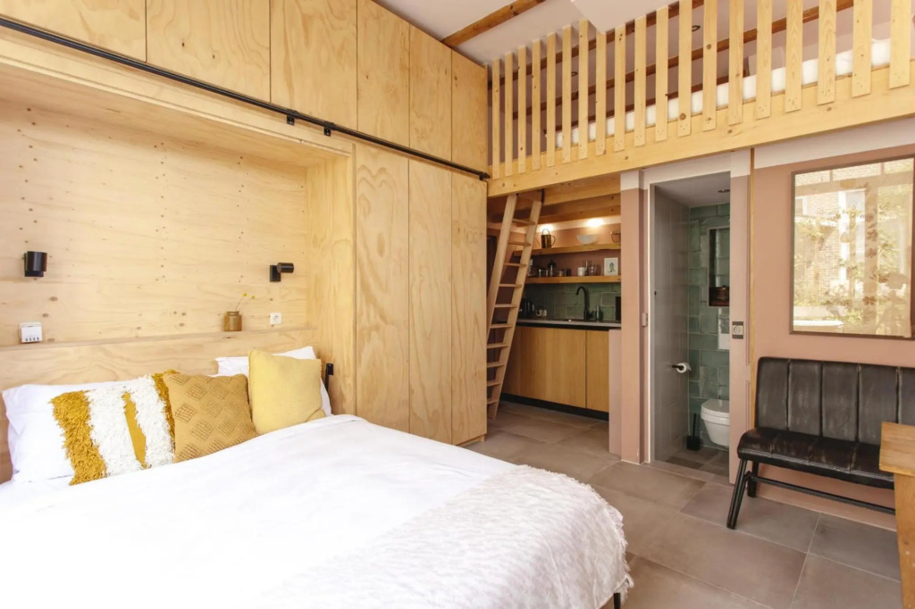 Lovely and charming guesthouse near city center, close to Rotterdam