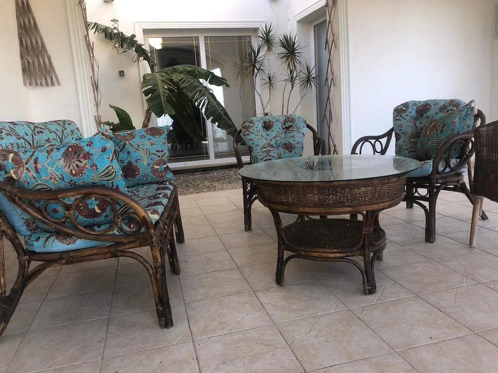 Villa Green Palace, Private Pool, Sea & Mountain Views , Spacious & Beautiful