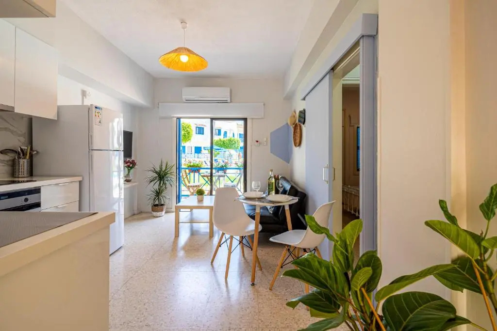 Sea Breeze 1-BR Apt & Pool in Pyla