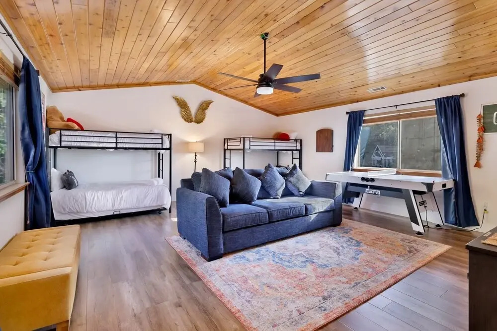 2051- Bearvenidos 4 Bedroom Home by RedAwning