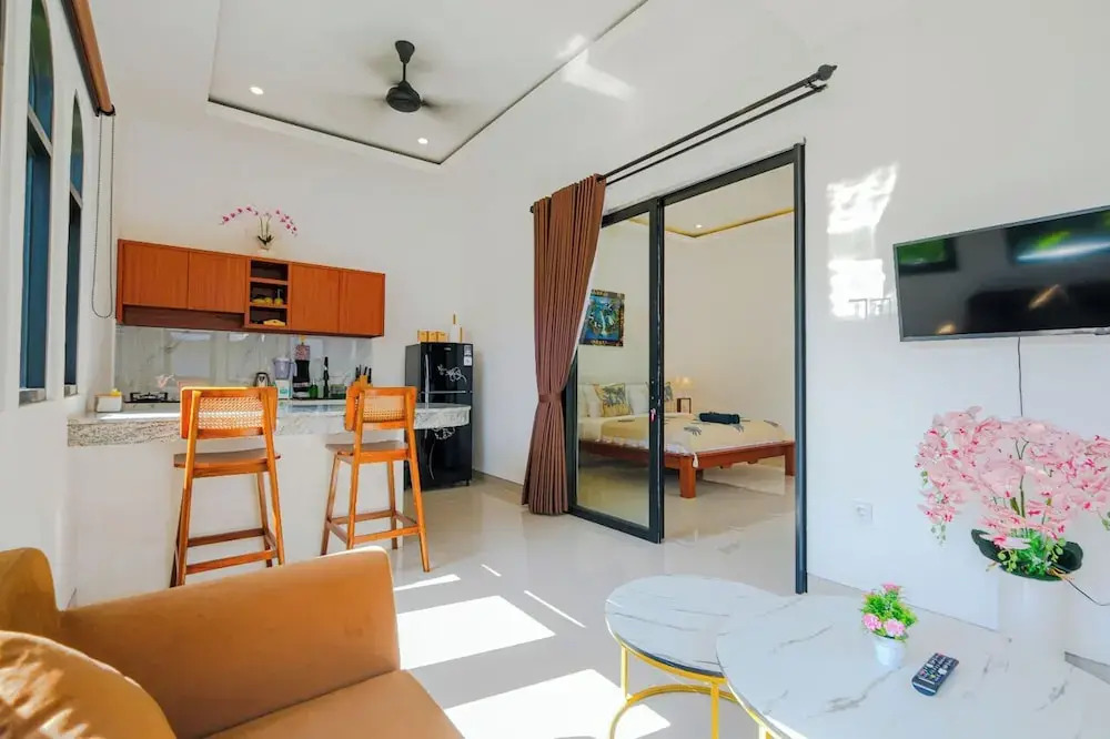 Crystal Flow Guest House & Apartment Canggu