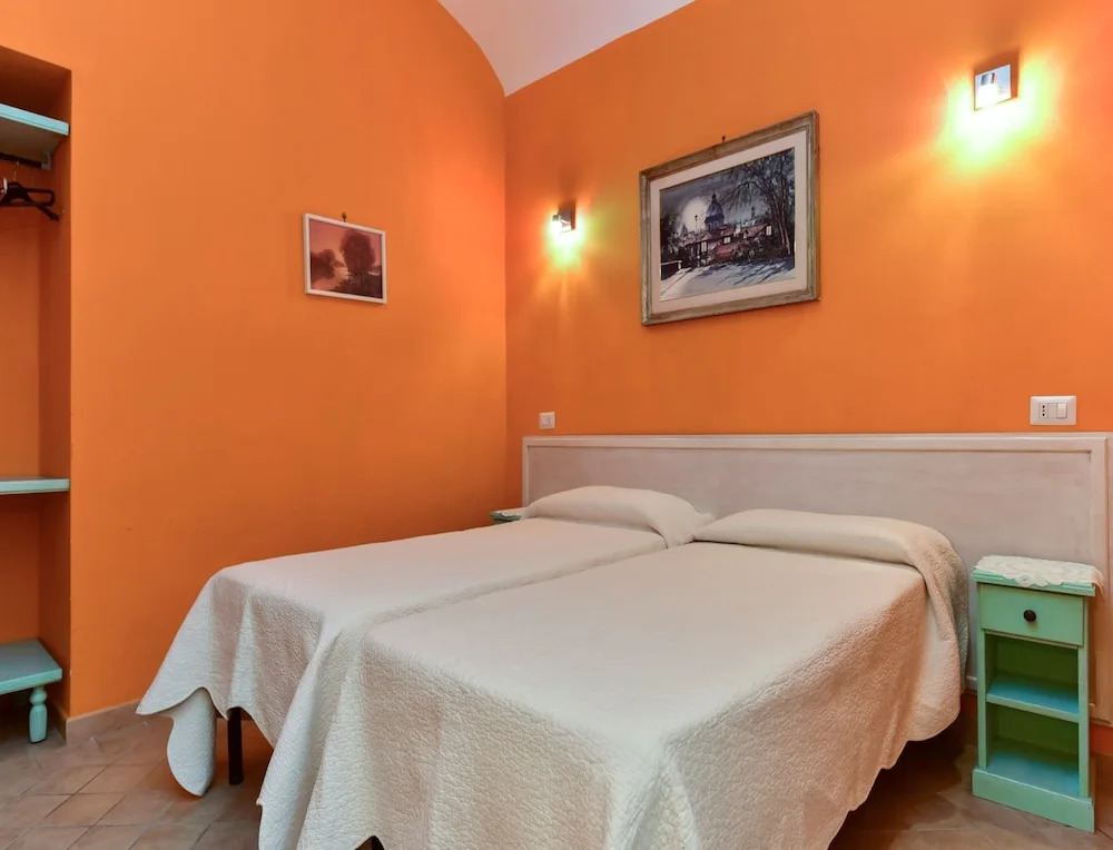 Claudia Suites