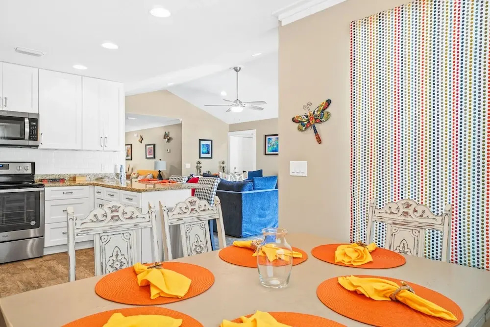 Pet Friendly Beach House - Paradise on Palm by Panhandle Getaways
