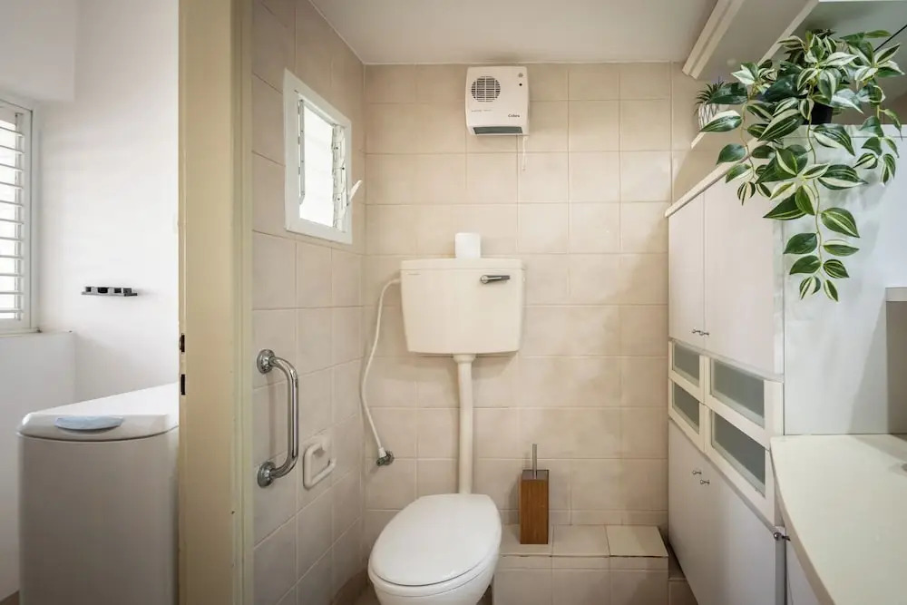 Homey Kiryat Haim Apt by Sea N Rent