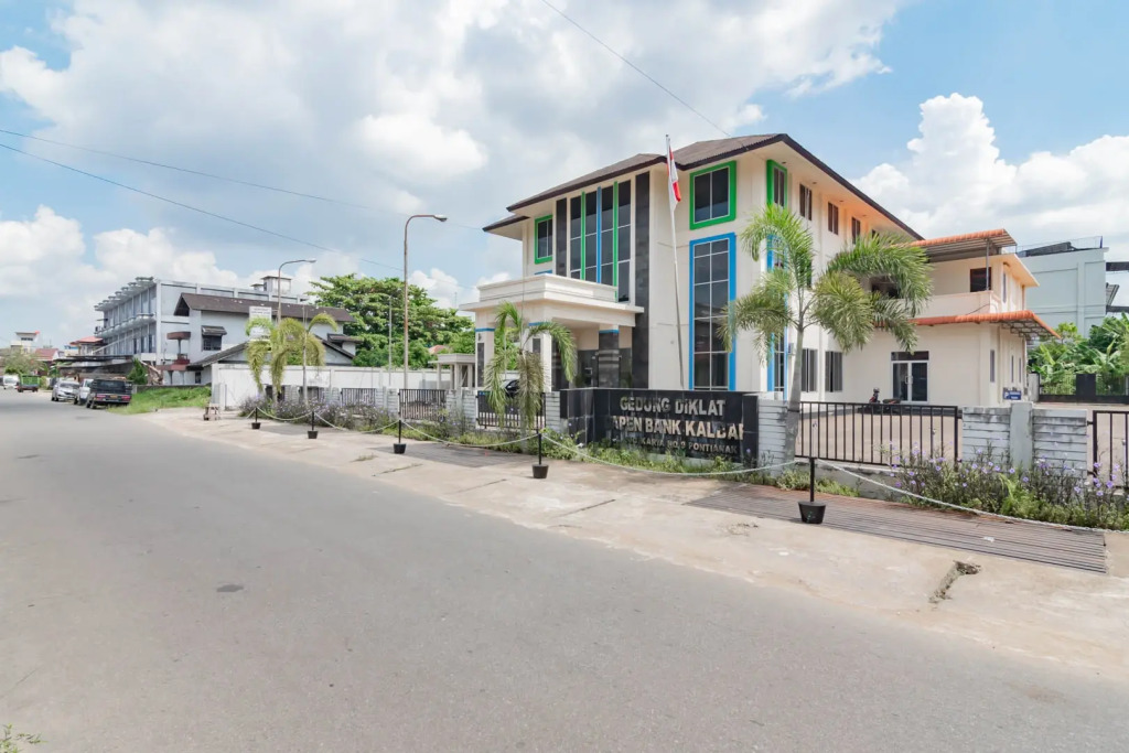 Urbanview Hotel Syariah Dapen Pontianak by RedDoorz