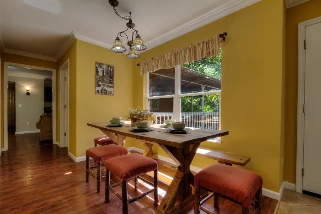 5Bedrooms*4KING BEDS*OUTSTANDING LOCATION*HotTub*
