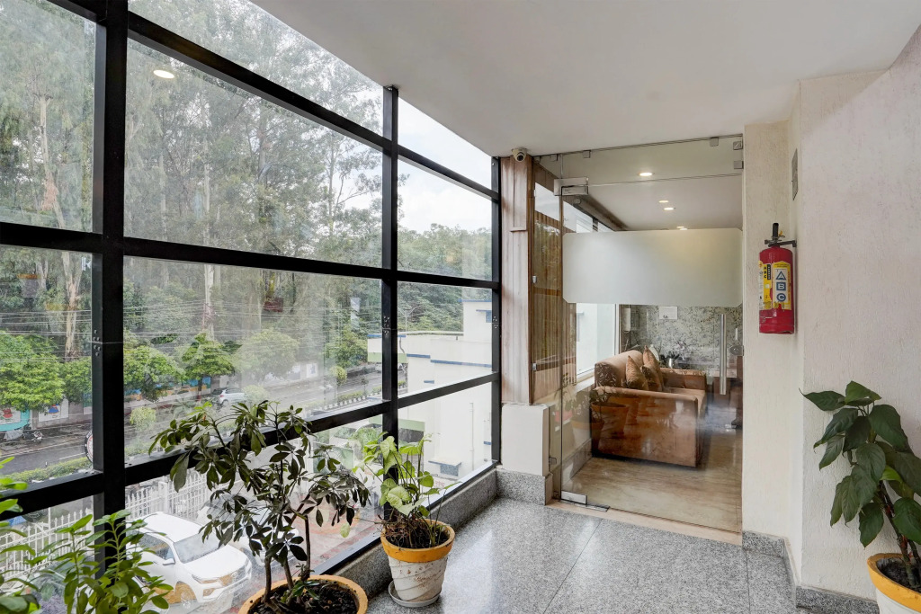 Super Townhouse Oak ONGC Crossway Formerly Hotel Gold Stone Comfort