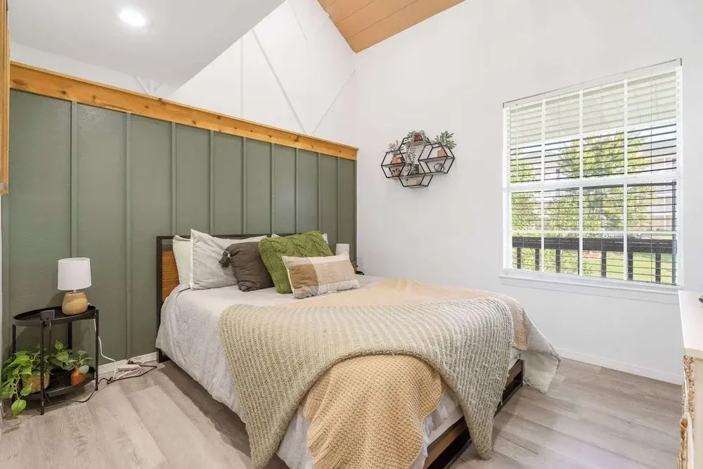 Tranquil Treehouse Loft - Golf Course Views