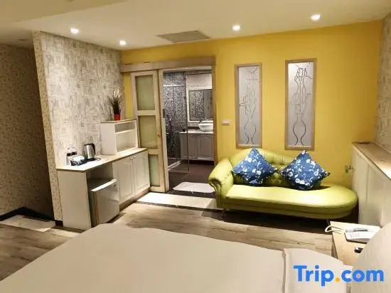 Eiffel Motel