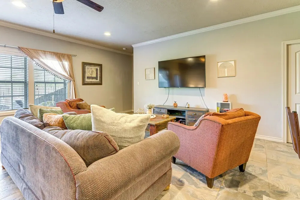 Spacious & Family-friendly! Tamu Townhome w/ Yard