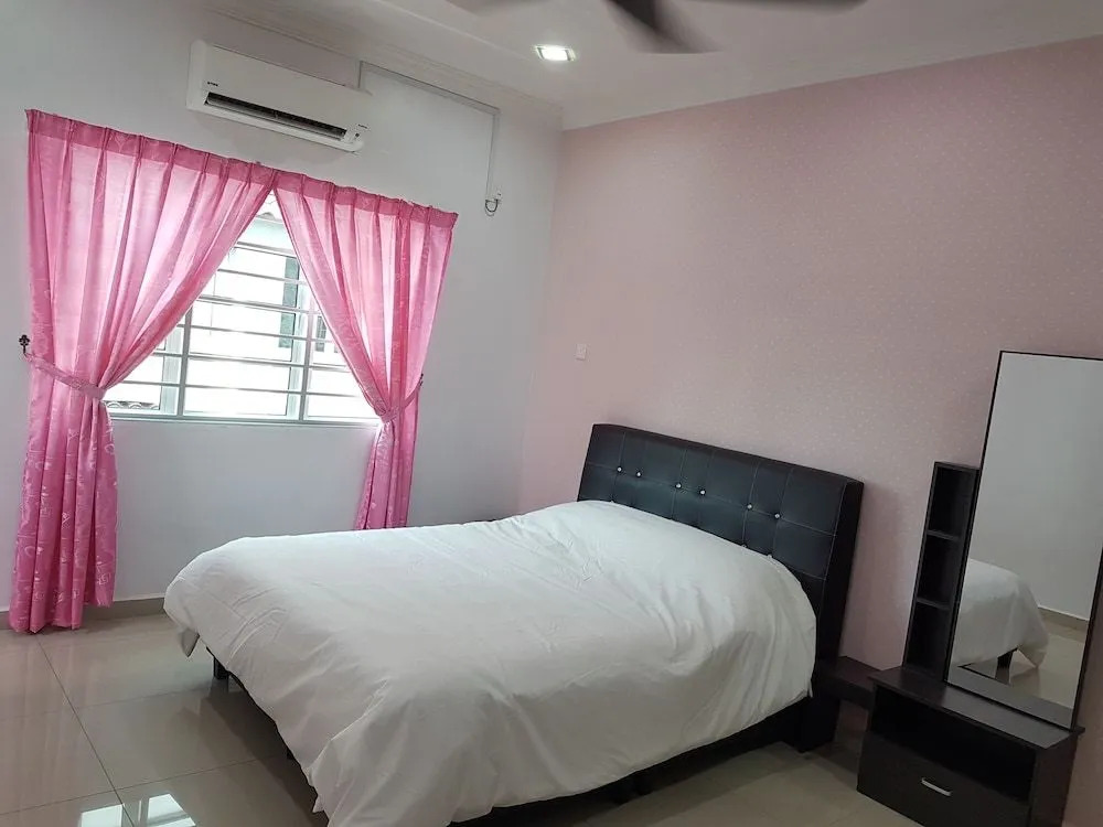 Sitiawan Homestay Entire Semi D house