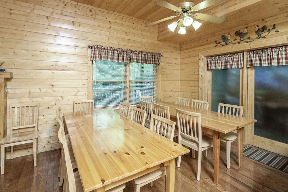 Bear Right Inn by Heritage Cabin Rentals