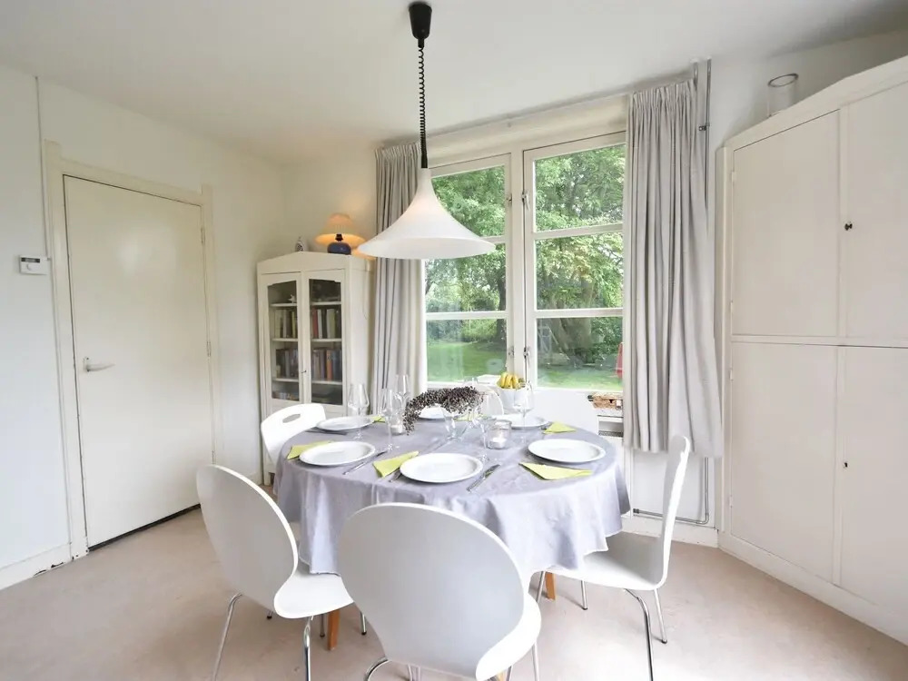 Quintessential, detached Ouddorp home with enormous garden, near the beach