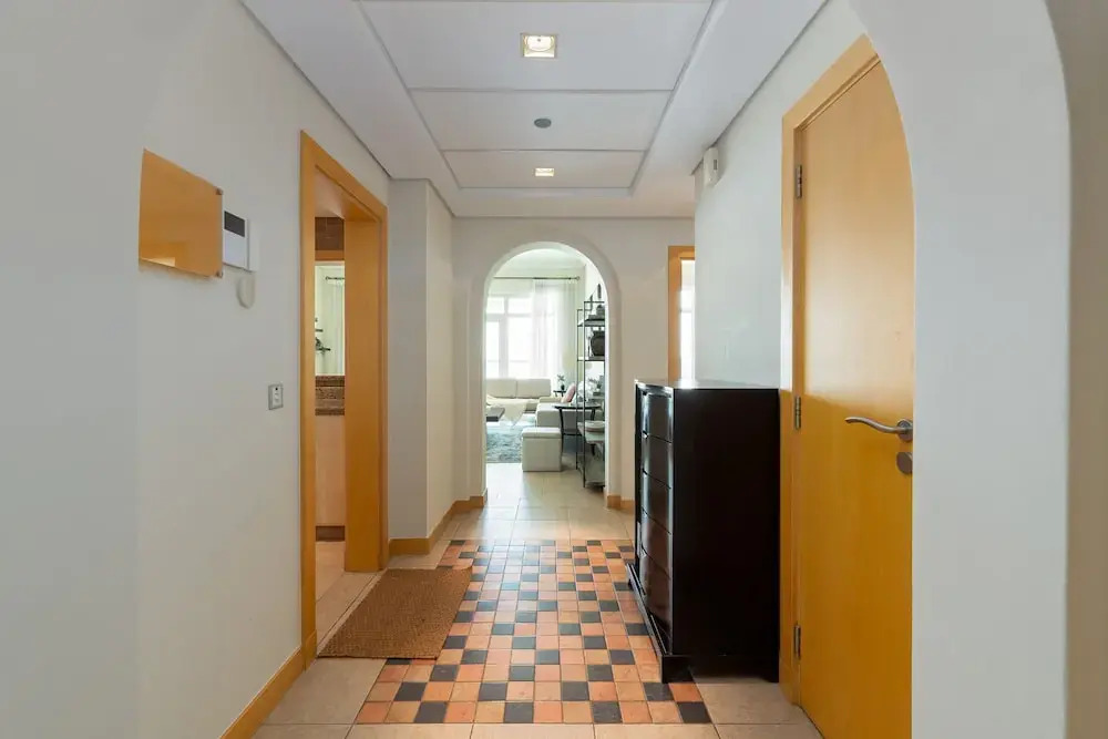 Palm Living 2BR Maid w Pool Beach Access