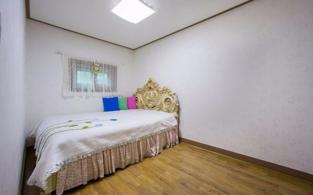Seokmodo White Wing Pension