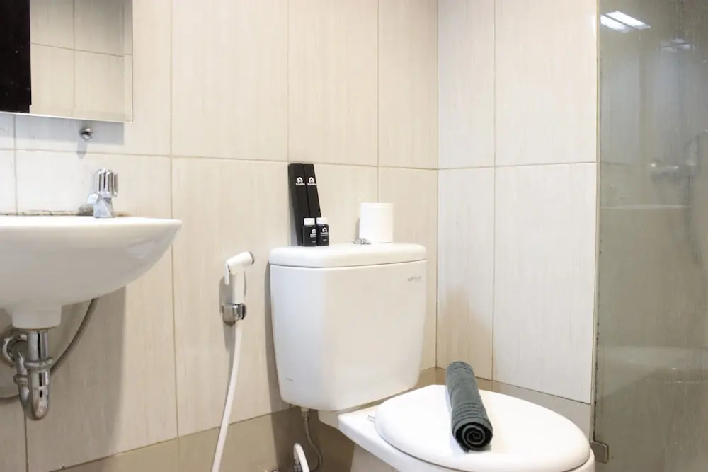 Trendy & Comfy Studio at Tamansari la Grande Apartment
