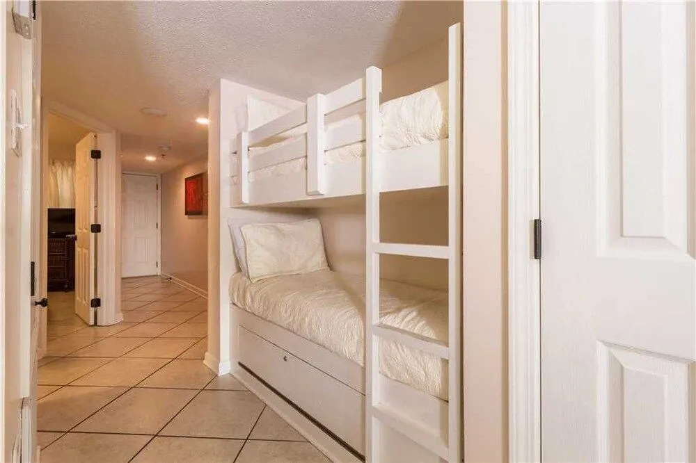 Four Winds 104 - 1 Br condo by RedAwning