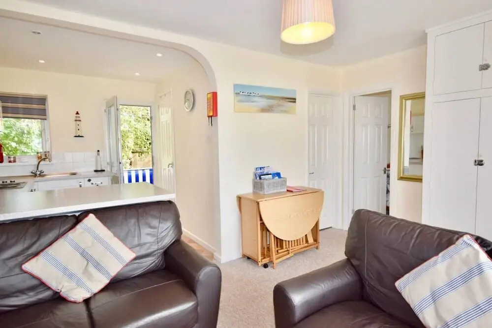 Seashells Dog Friendly Seaview Beach Chalet Sleeps 4 Beach Opposite