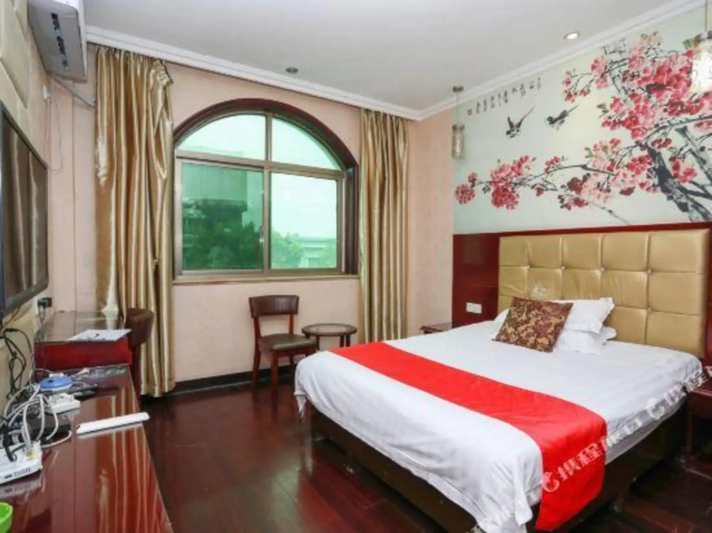 Huayi Hotel