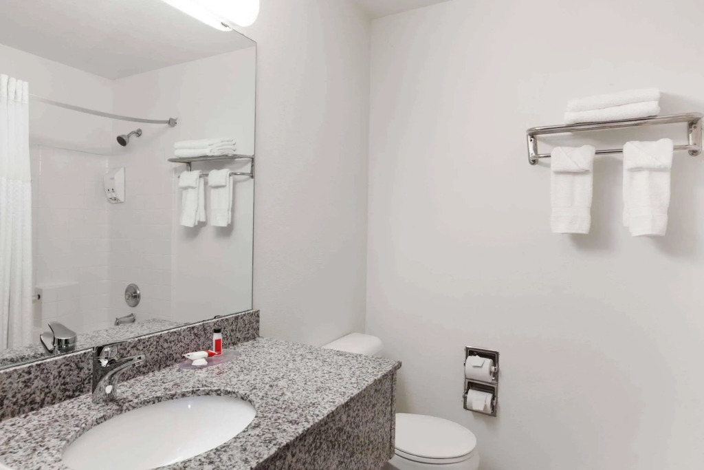Super 8 By Wyndham Gresham Portland Area OR