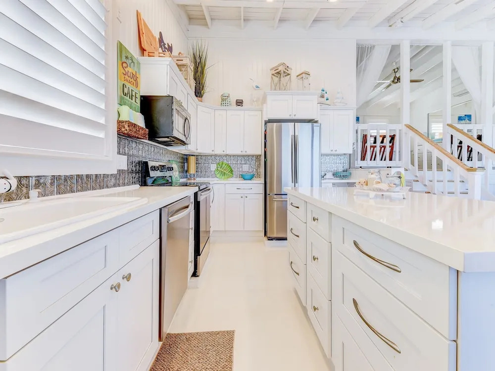 Romantic Beach House by Vtrips