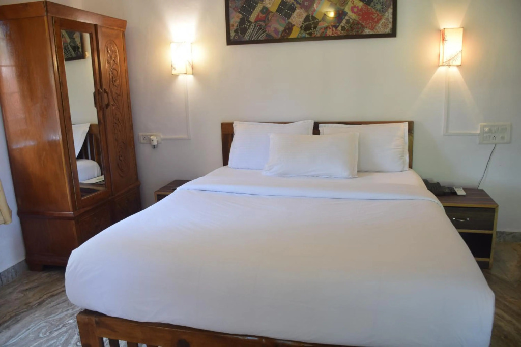 Laliguras Villa Beachside Escape - 100m from Candolim Beach