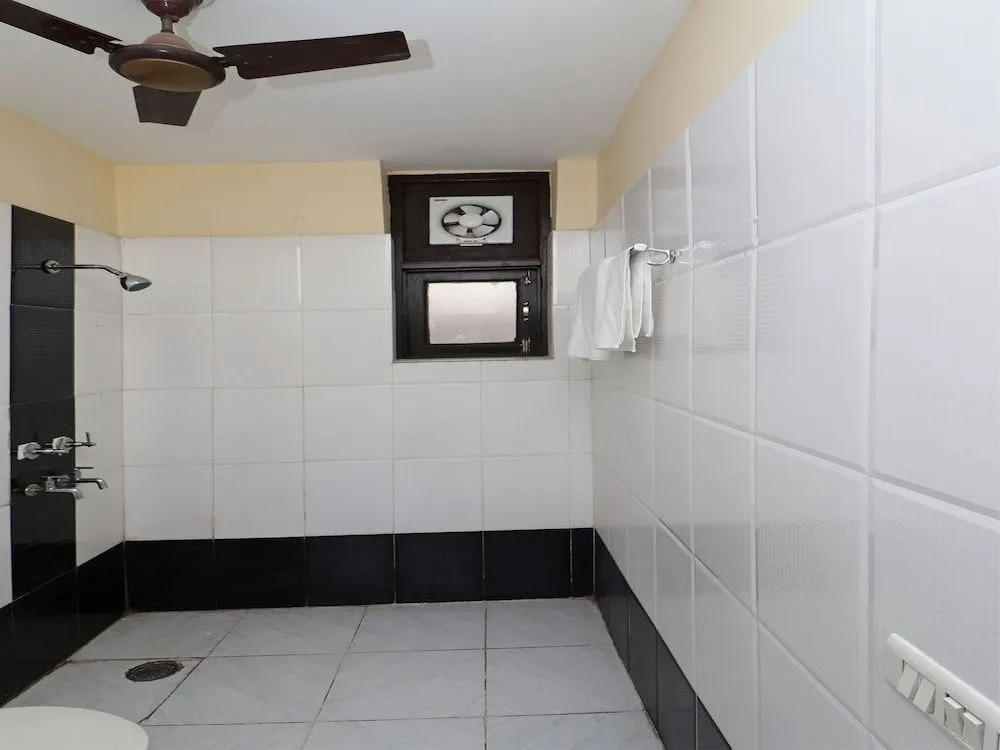 OYO 12477 DLF Phase 2
