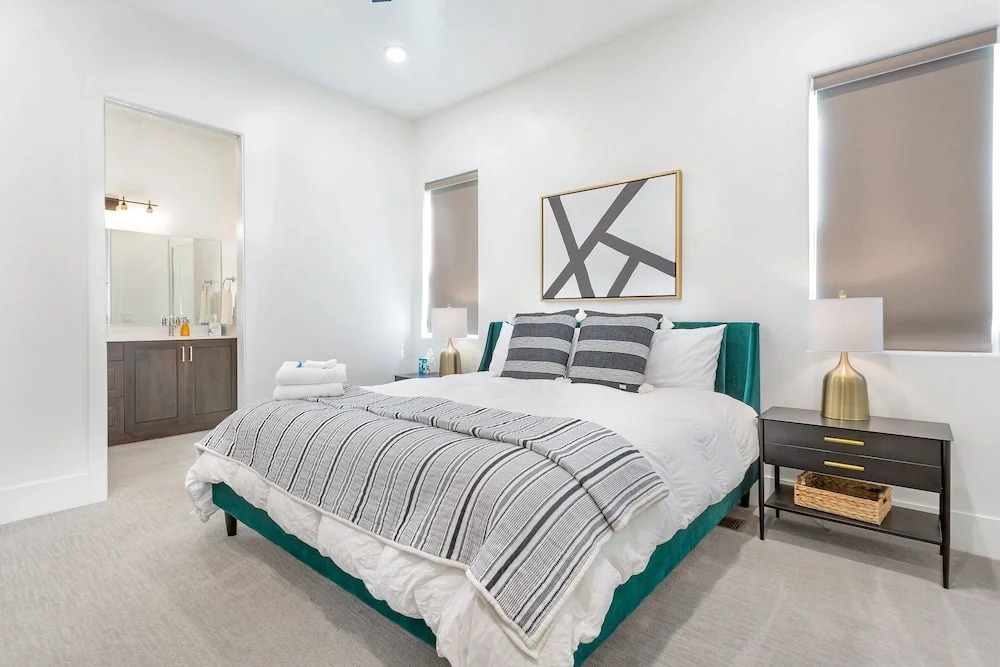 9 At Bloomington Country Club 3 Bedroom Apts