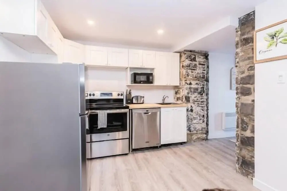 Modern Meets Rustic - 2 Bdrm Old Quebec