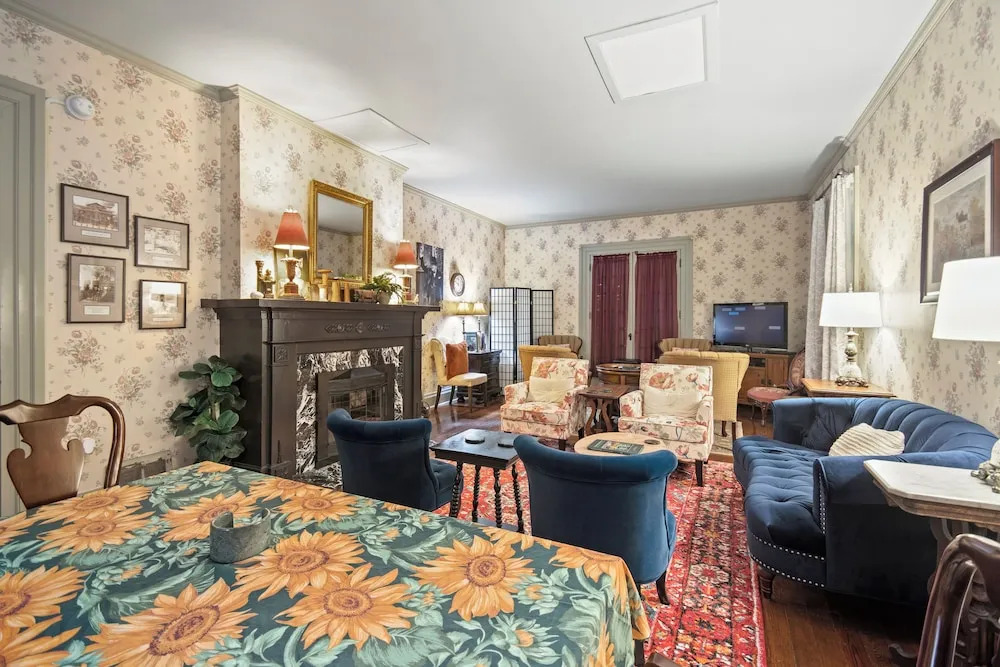 Loganberry Inn