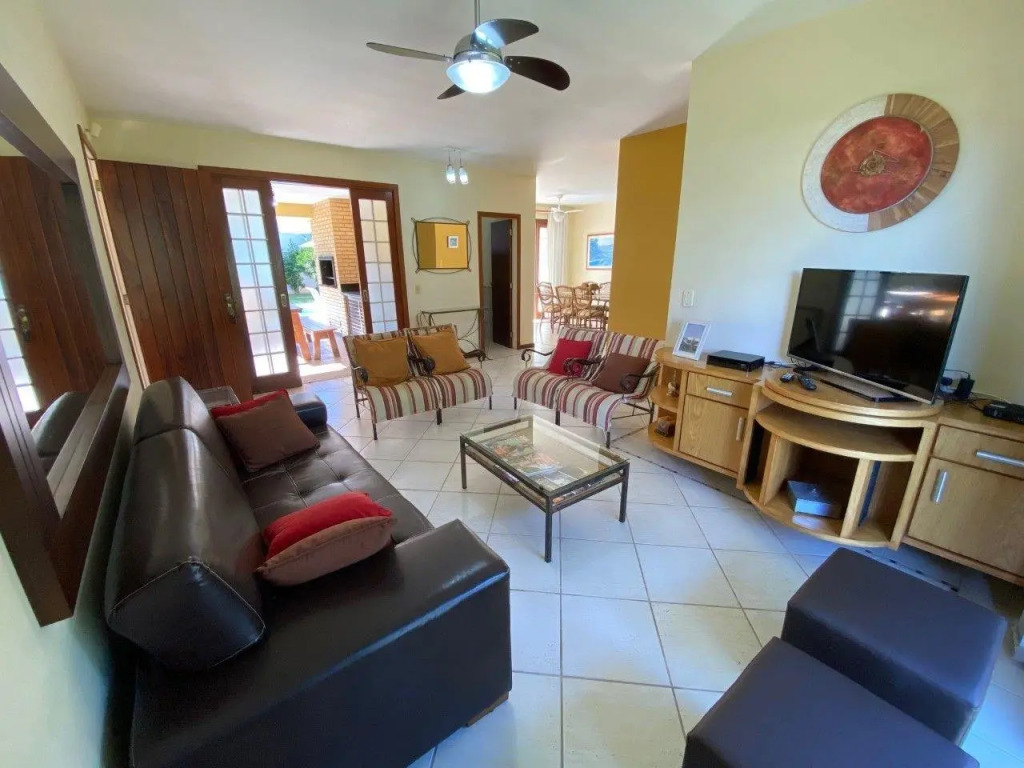 Casa 3 Dormitórios Jurere Internacional