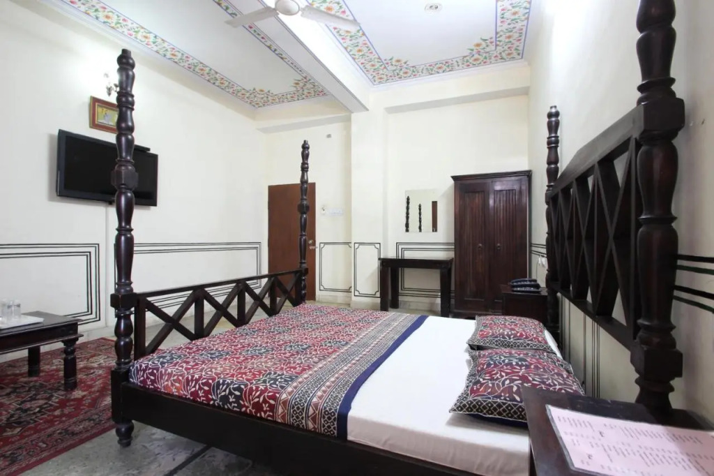 Hotel Raghuraj Palace