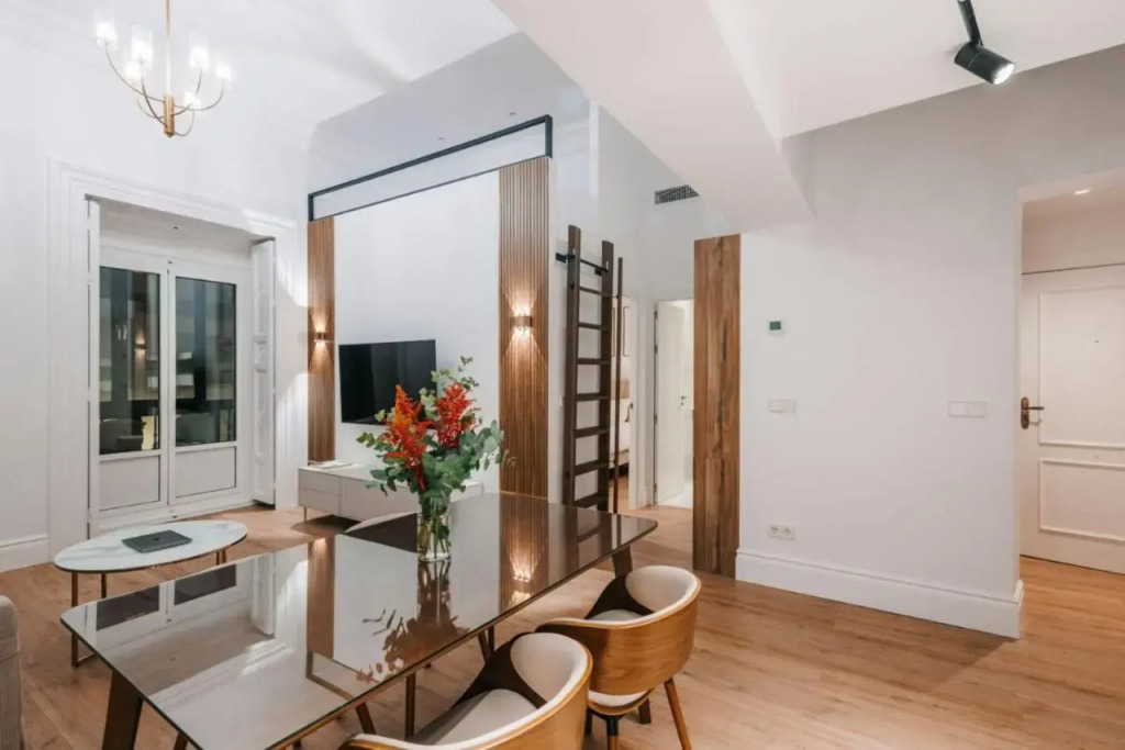 Stunning & Bright 2BD 2BTH – CITY CENTER -GRAN VIA