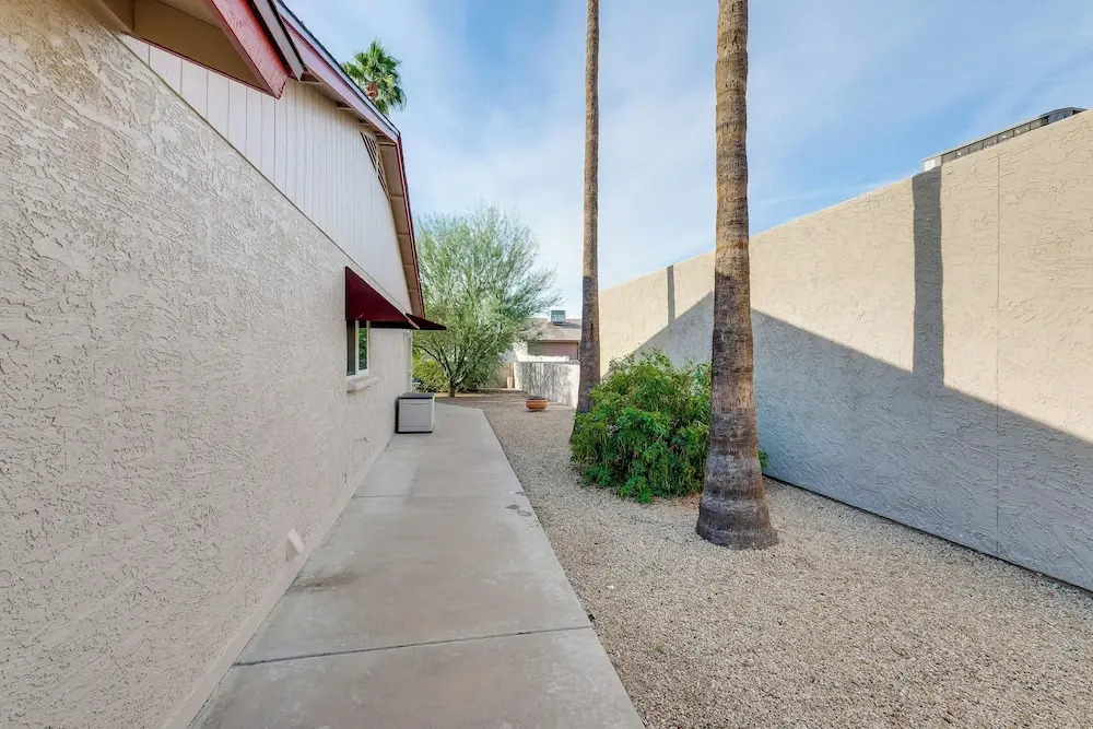 Sun Lakes Home w/ 3 Pools in Retirement Community