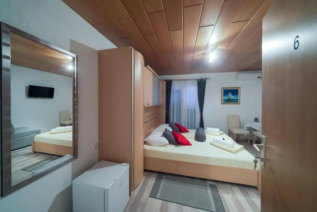 Lanterna Rooms