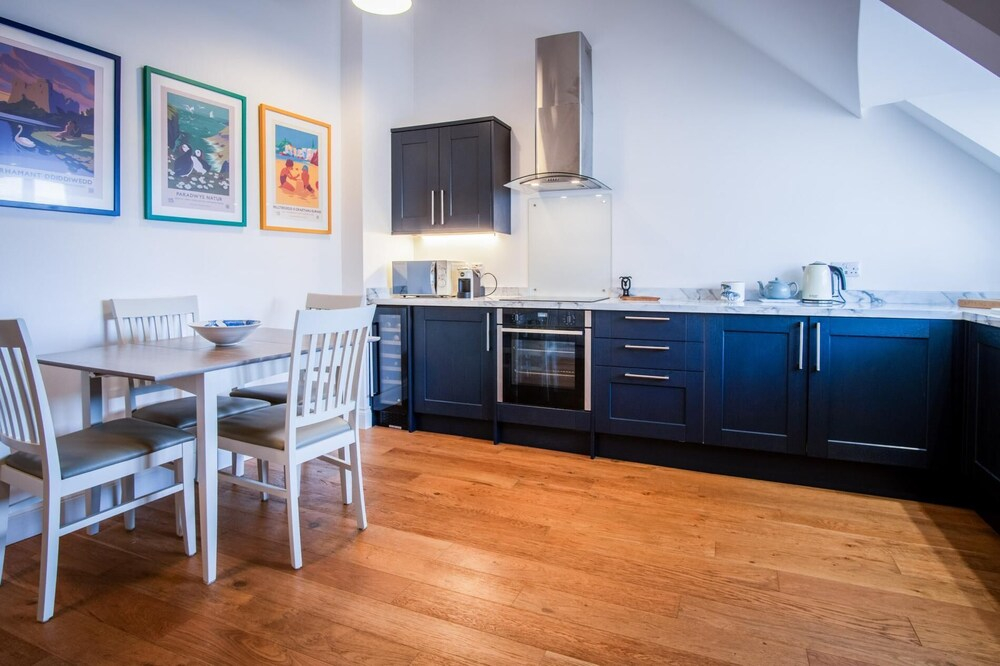 Captains Lookout - 1 Bedroom Apartment - Tenby