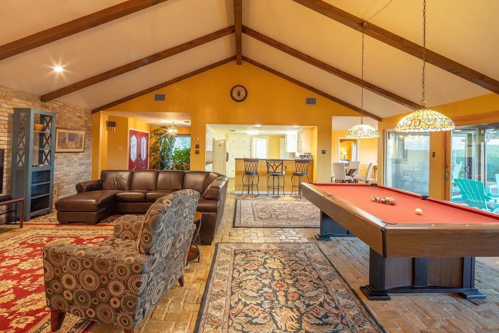 111 Wimberley - 6 Bedroom Home