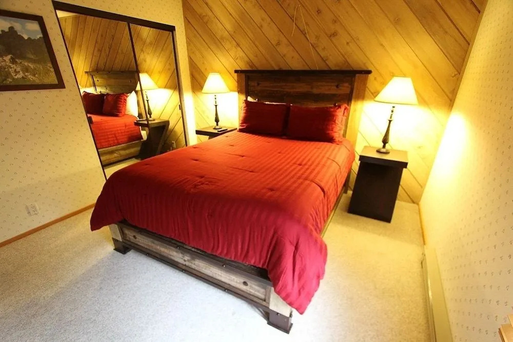 Snowcreek III 441 Pet-Friendly, BBQ Grill, Updated and On the Snowcreek Meadow by RedAwning