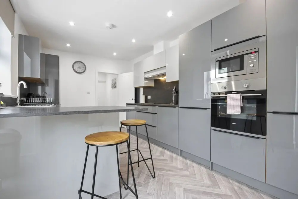 Victoria House by Kasar